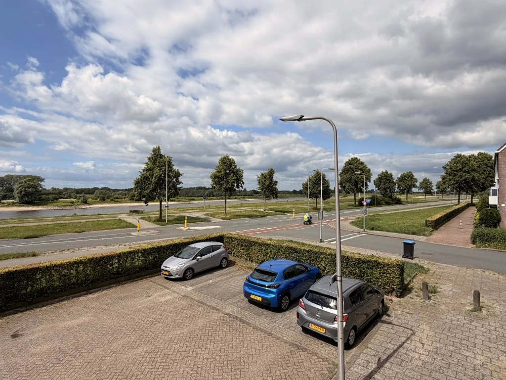 geblurde versie van de foto als achtergrond