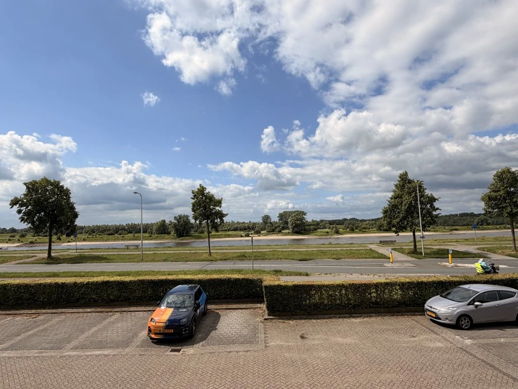 geblurde versie van de foto als achtergrond