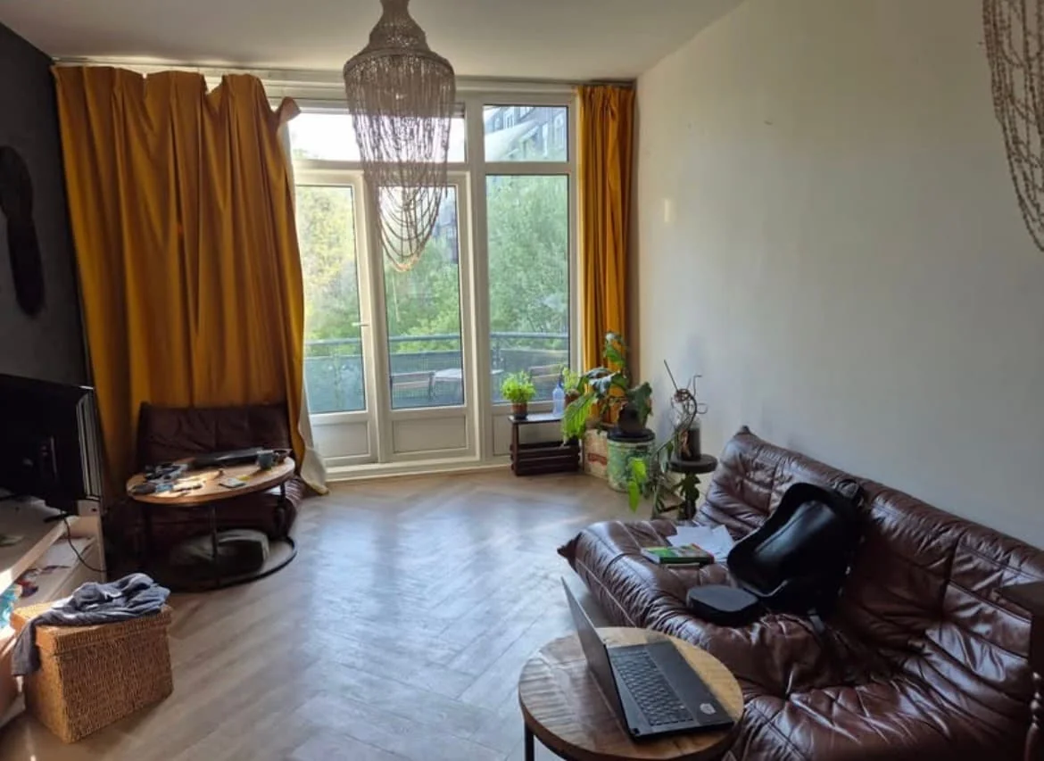 geblurde versie van de foto als achtergrond