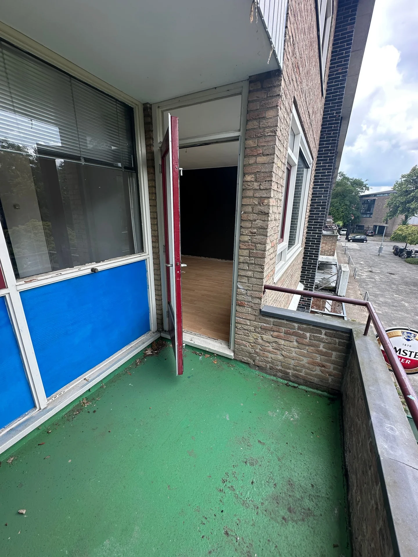 geblurde versie van de foto als achtergrond