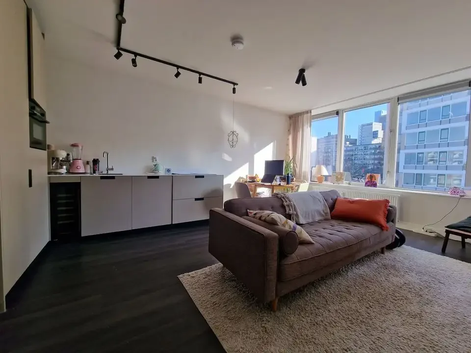 geblurde versie van de foto als achtergrond
