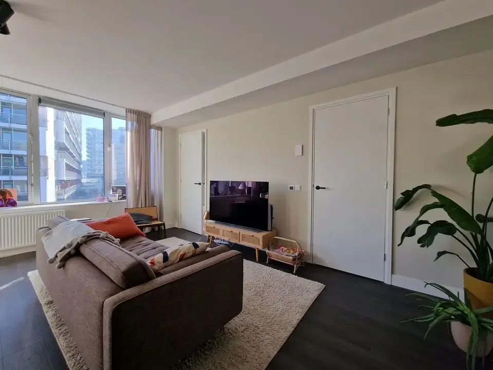 geblurde versie van de foto als achtergrond