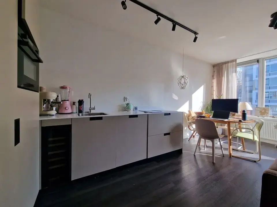 geblurde versie van de foto als achtergrond