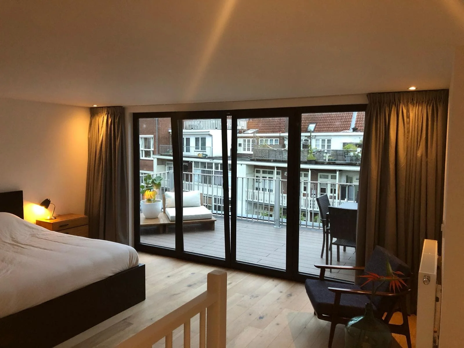 geblurde versie van de foto als achtergrond