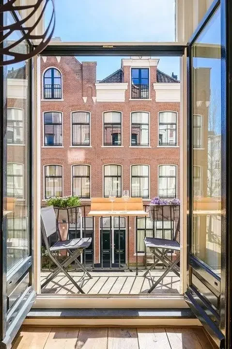 geblurde versie van de foto als achtergrond