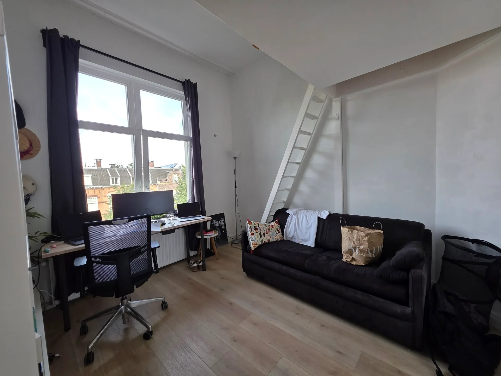 geblurde versie van de foto als achtergrond