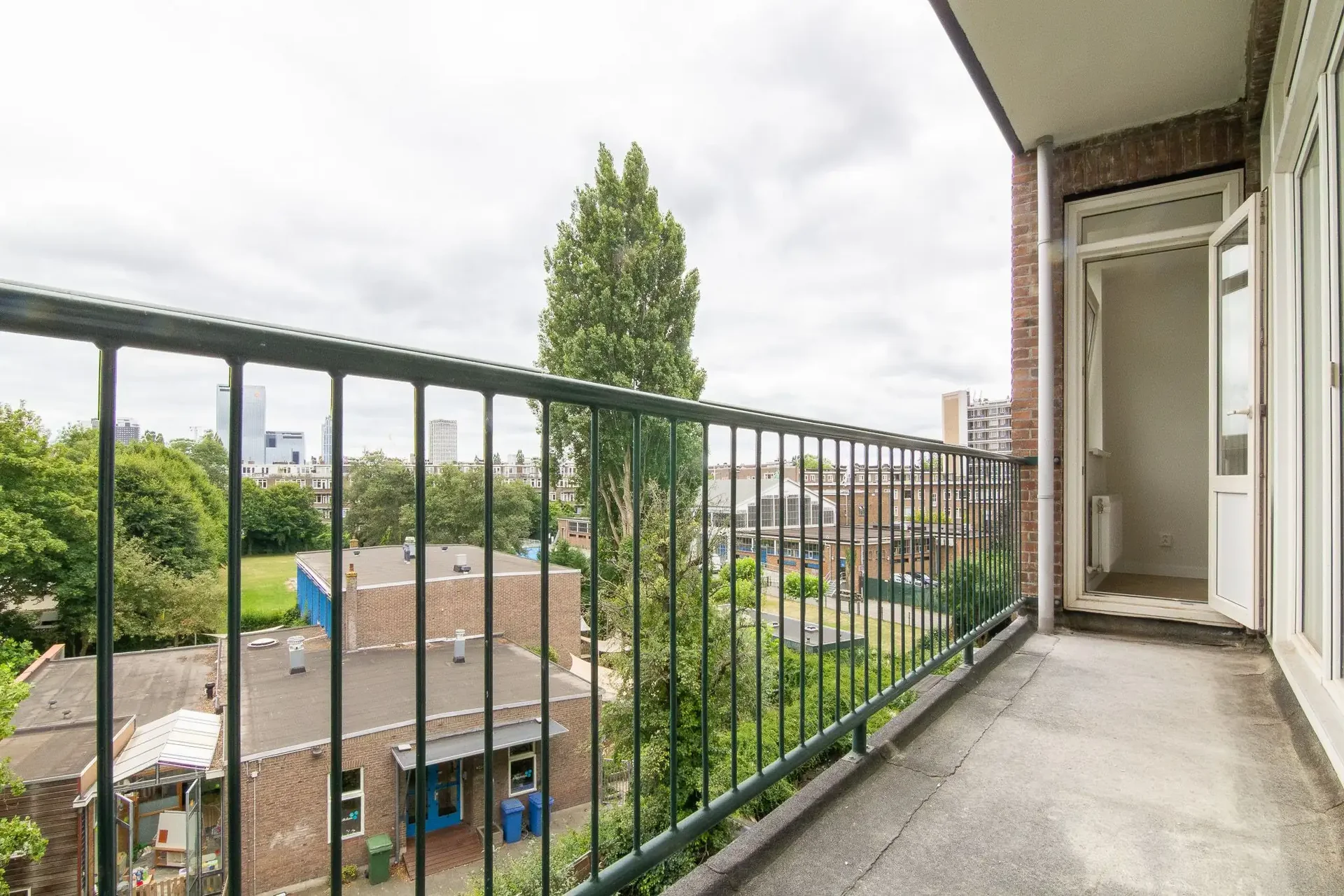 geblurde versie van de foto als achtergrond
