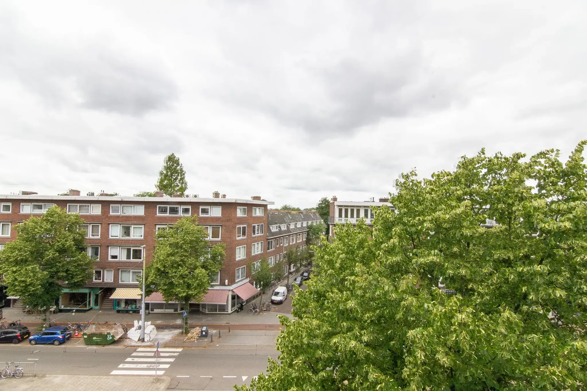 geblurde versie van de foto als achtergrond
