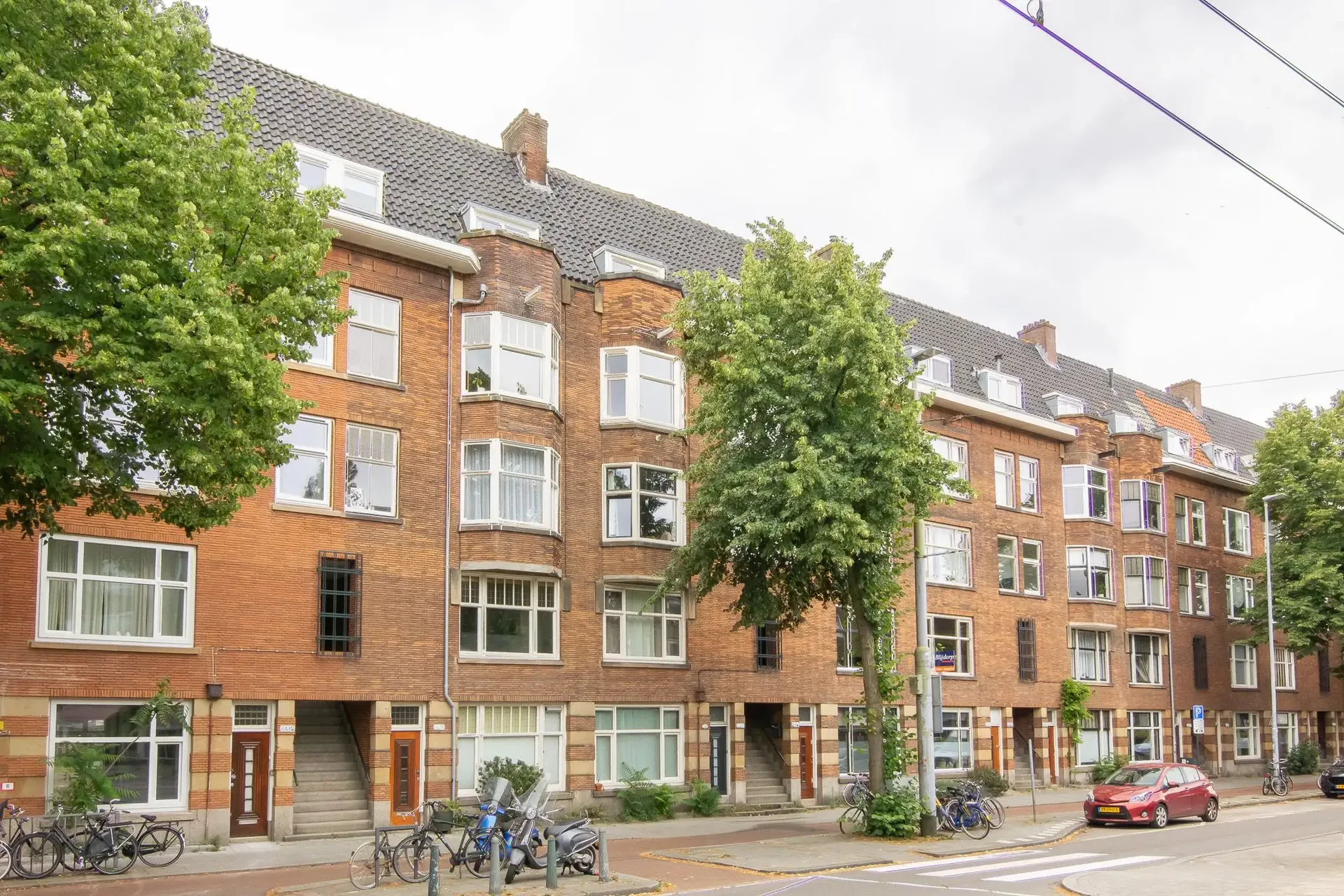 geblurde versie van de foto als achtergrond
