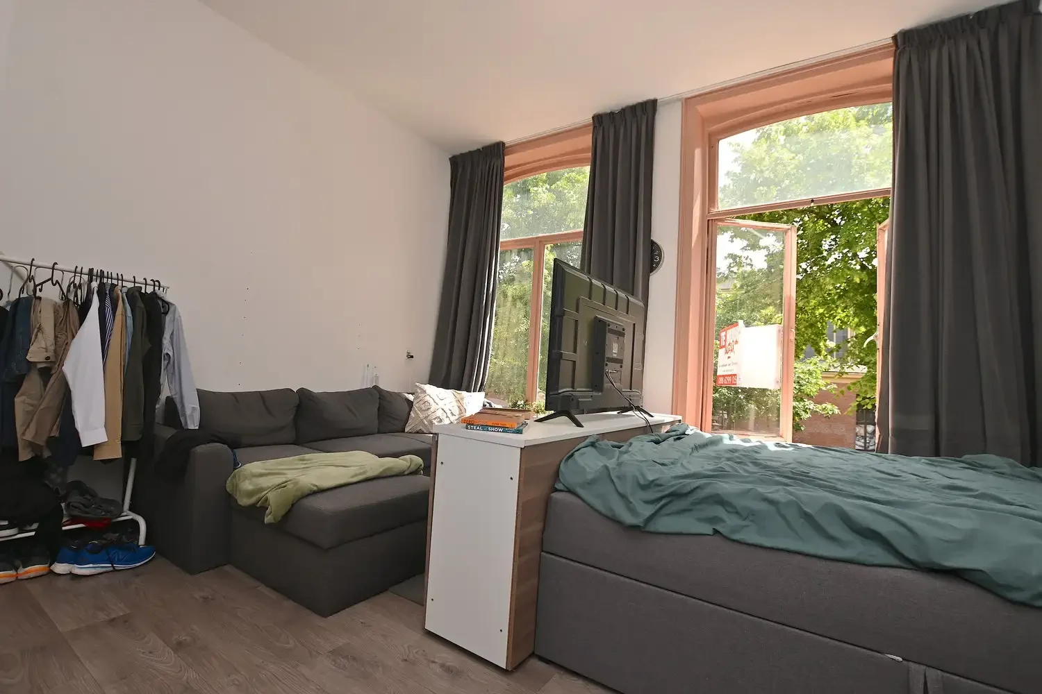 geblurde versie van de foto als achtergrond