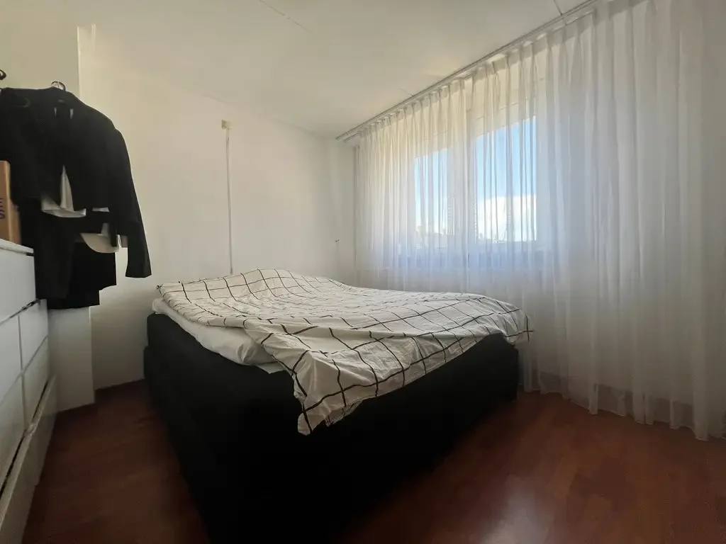 geblurde versie van de foto als achtergrond