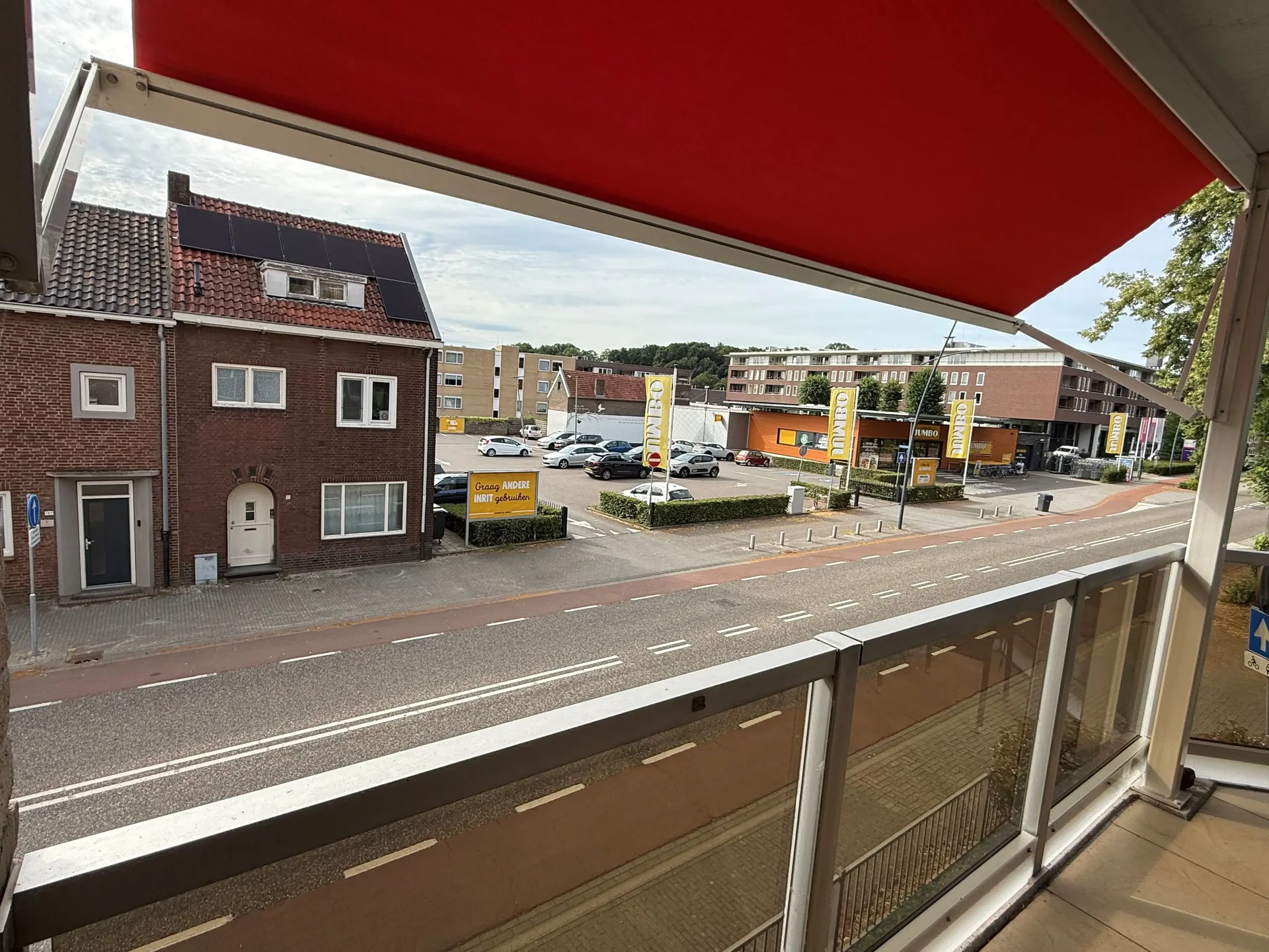 geblurde versie van de foto als achtergrond