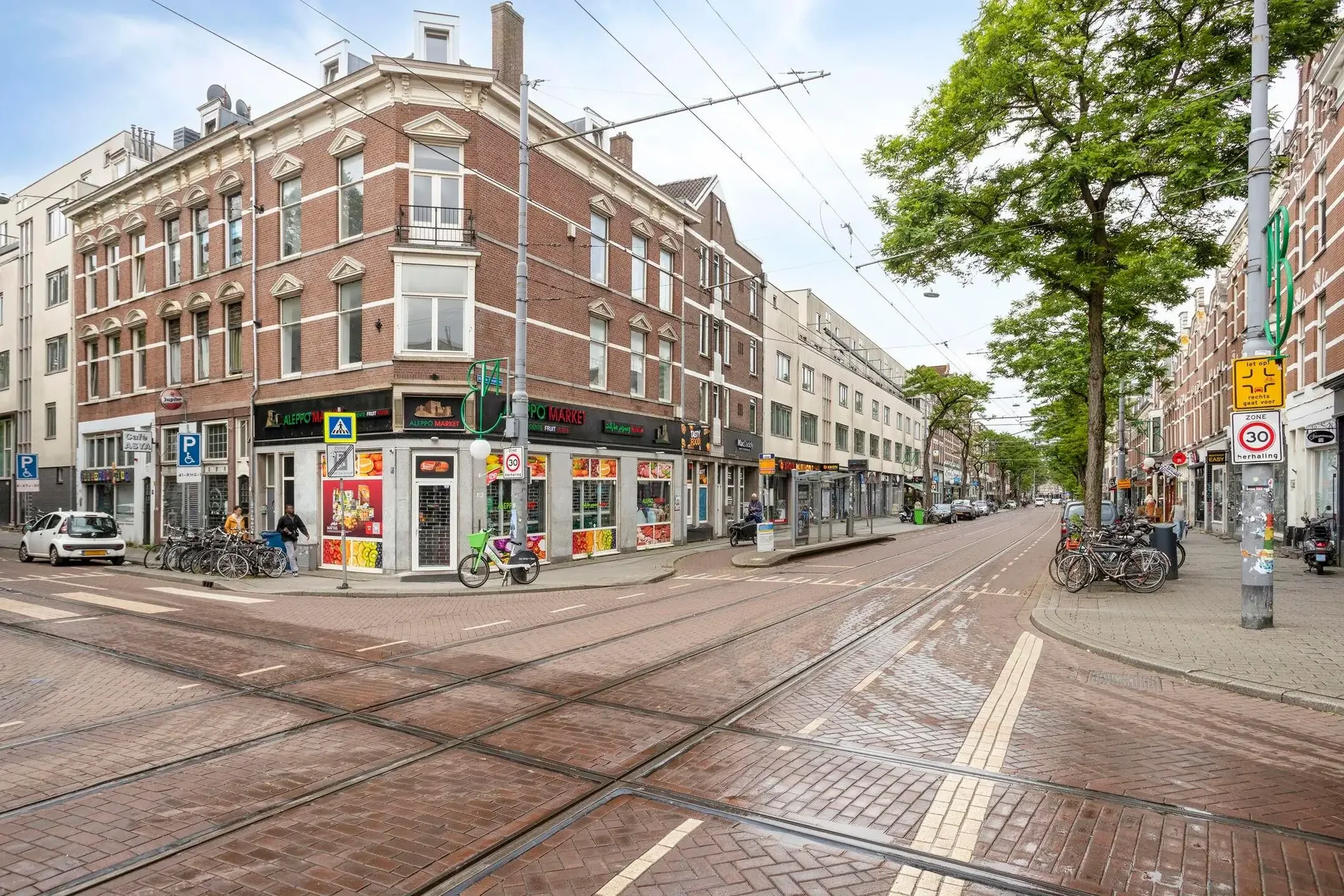 geblurde versie van de foto als achtergrond