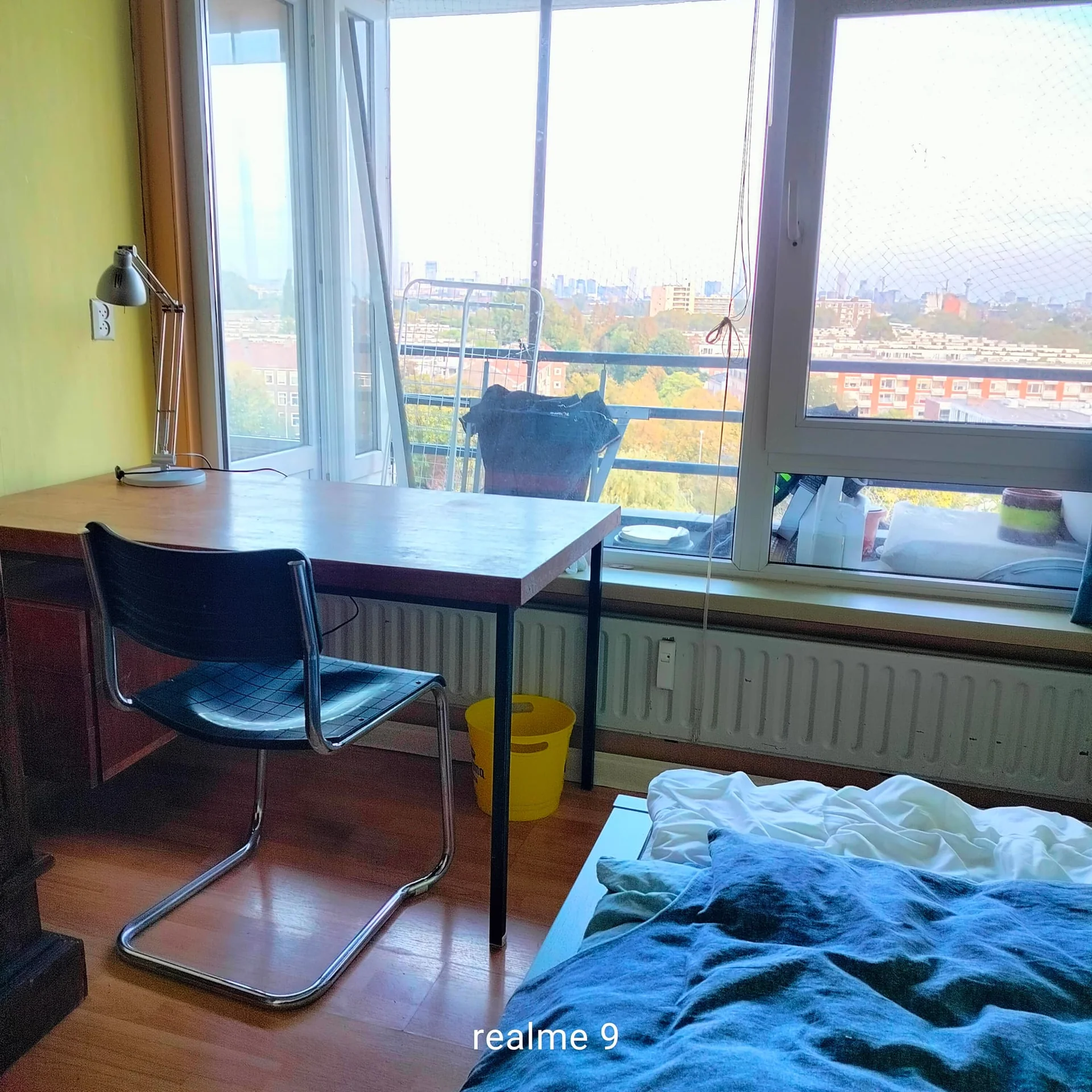 geblurde versie van de foto als achtergrond