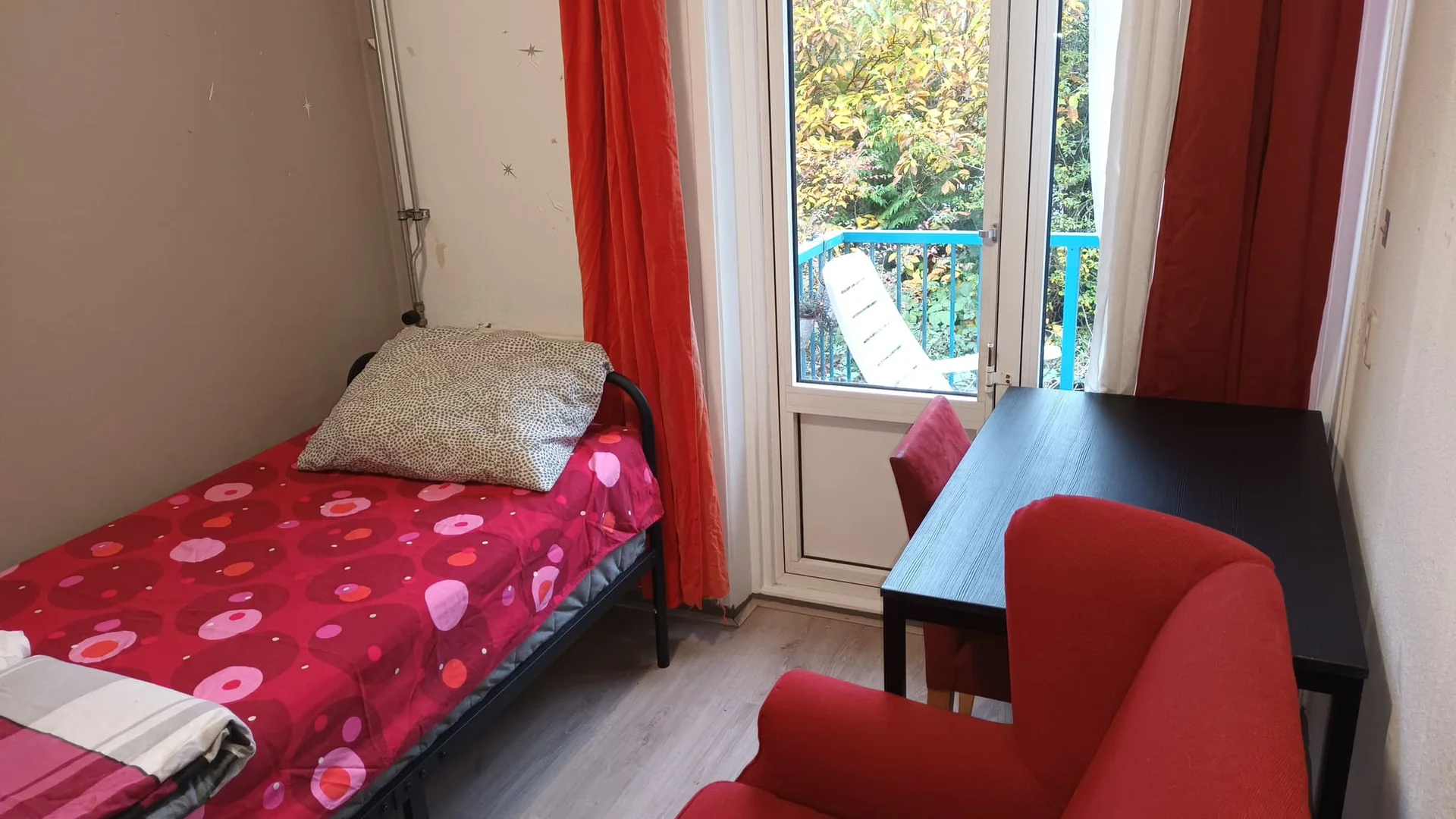 geblurde versie van de foto als achtergrond
