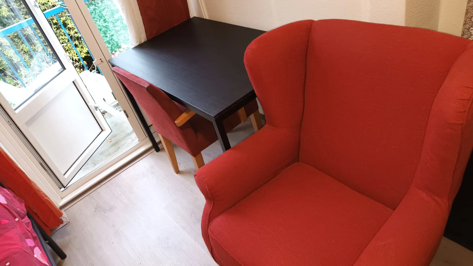 geblurde versie van de foto als achtergrond