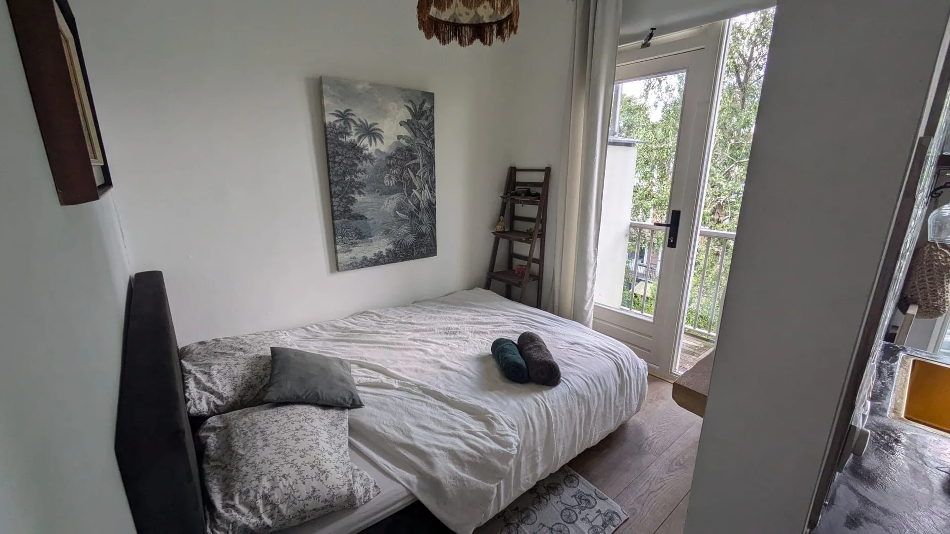geblurde versie van de foto als achtergrond
