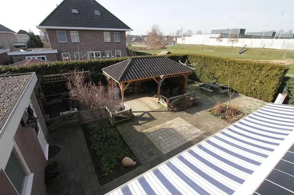 geblurde versie van de foto als achtergrond