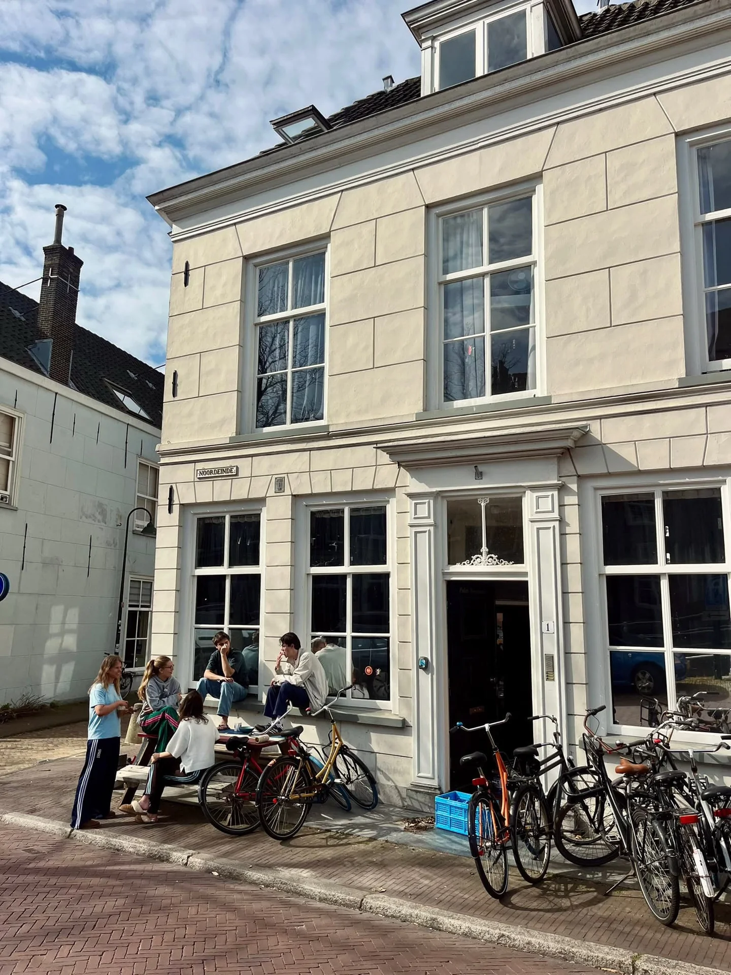 geblurde versie van de foto als achtergrond
