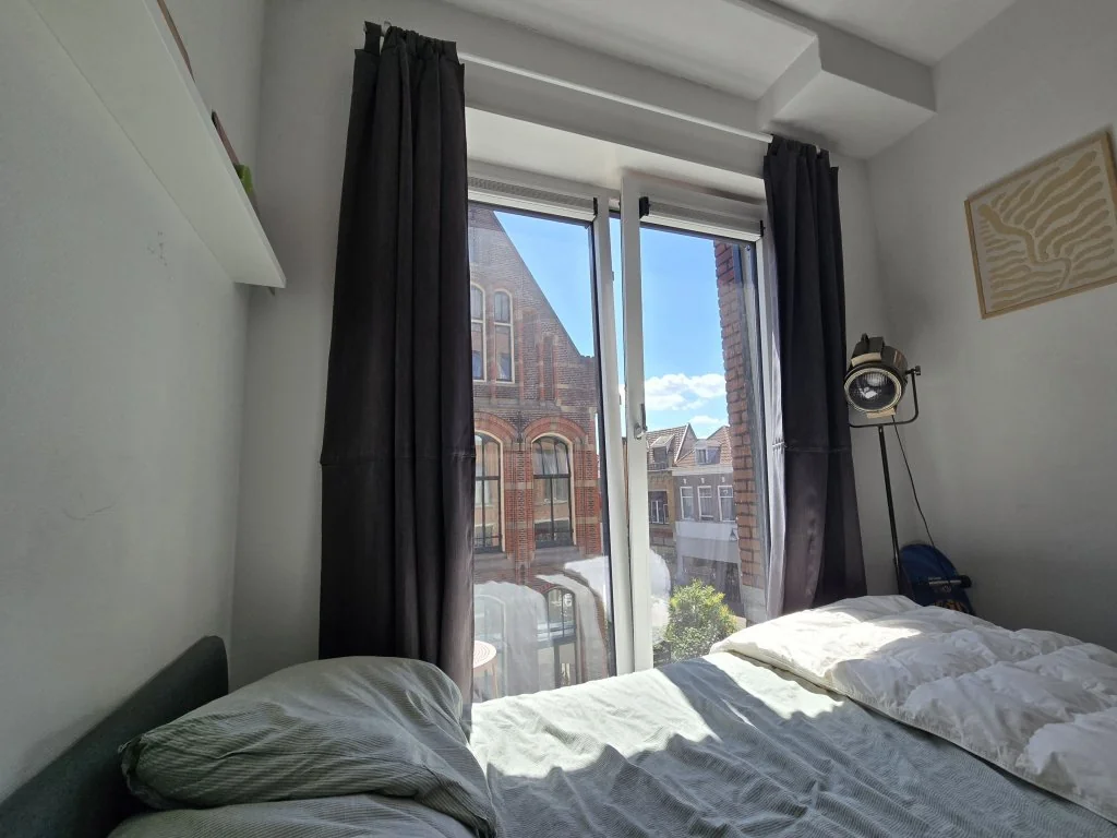 geblurde versie van de foto als achtergrond