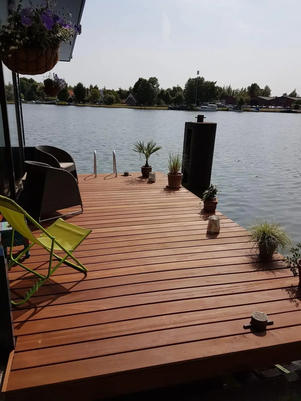 geblurde versie van de foto als achtergrond