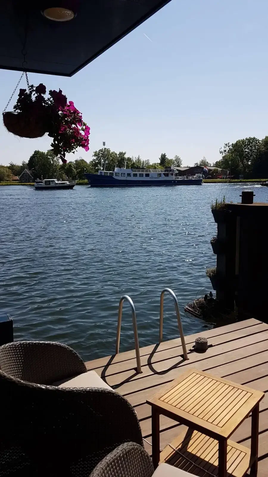 geblurde versie van de foto als achtergrond