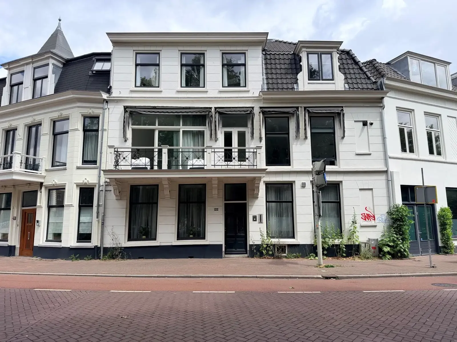 geblurde versie van de foto als achtergrond