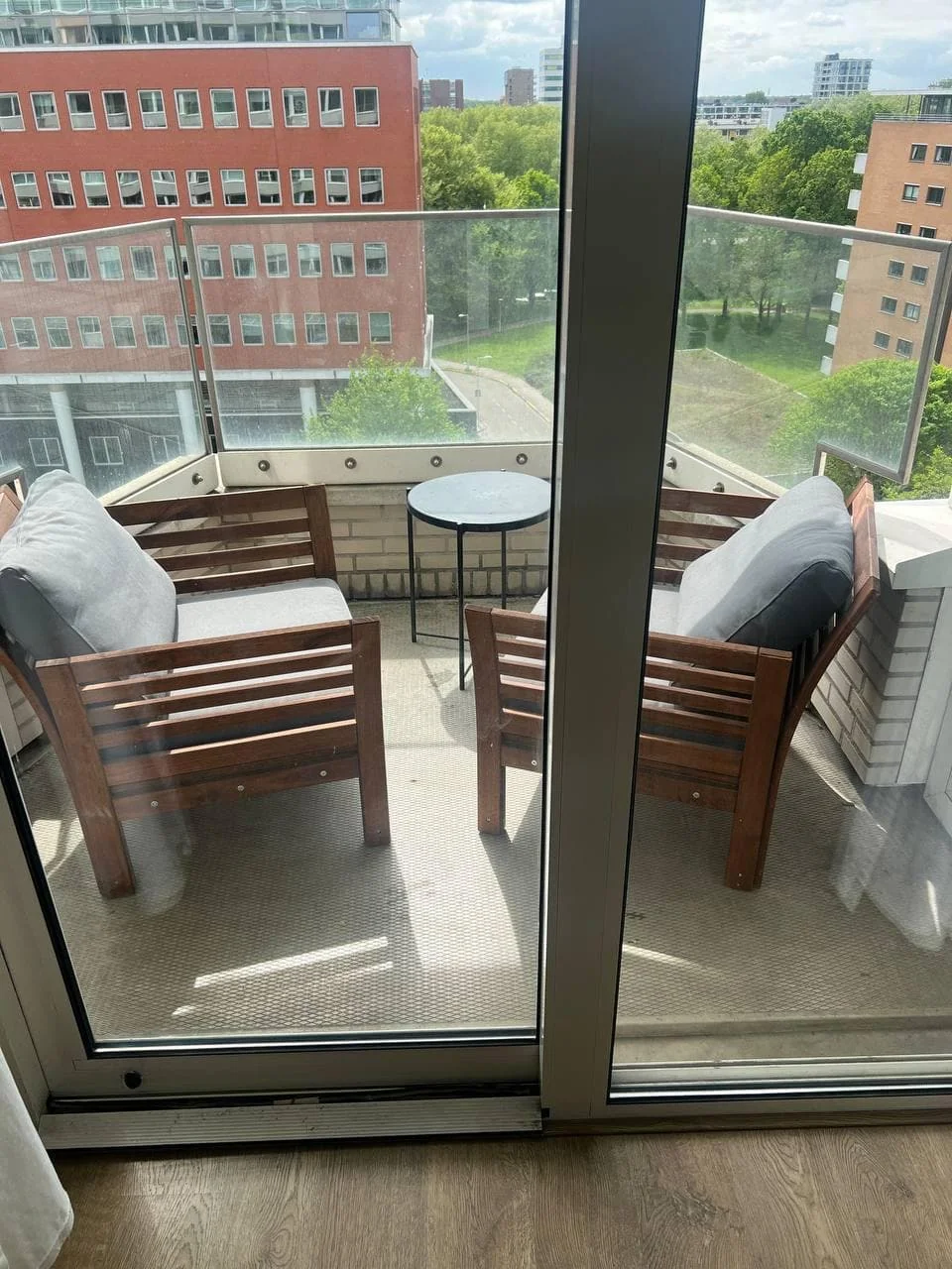 geblurde versie van de foto als achtergrond
