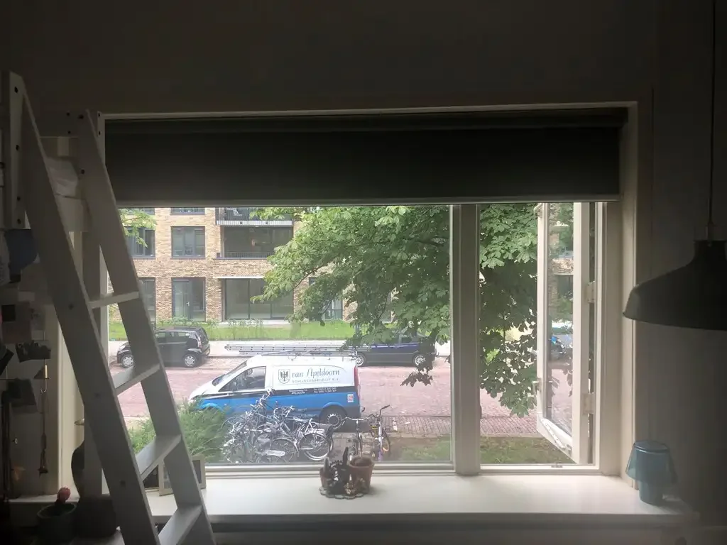 geblurde versie van de foto als achtergrond