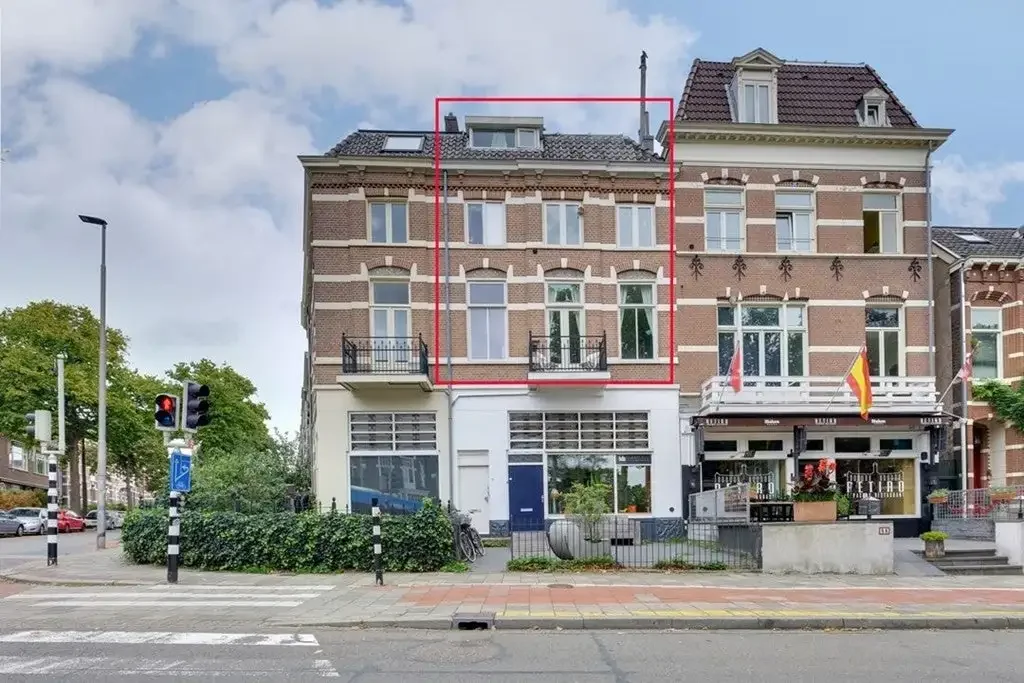 geblurde versie van de foto als achtergrond