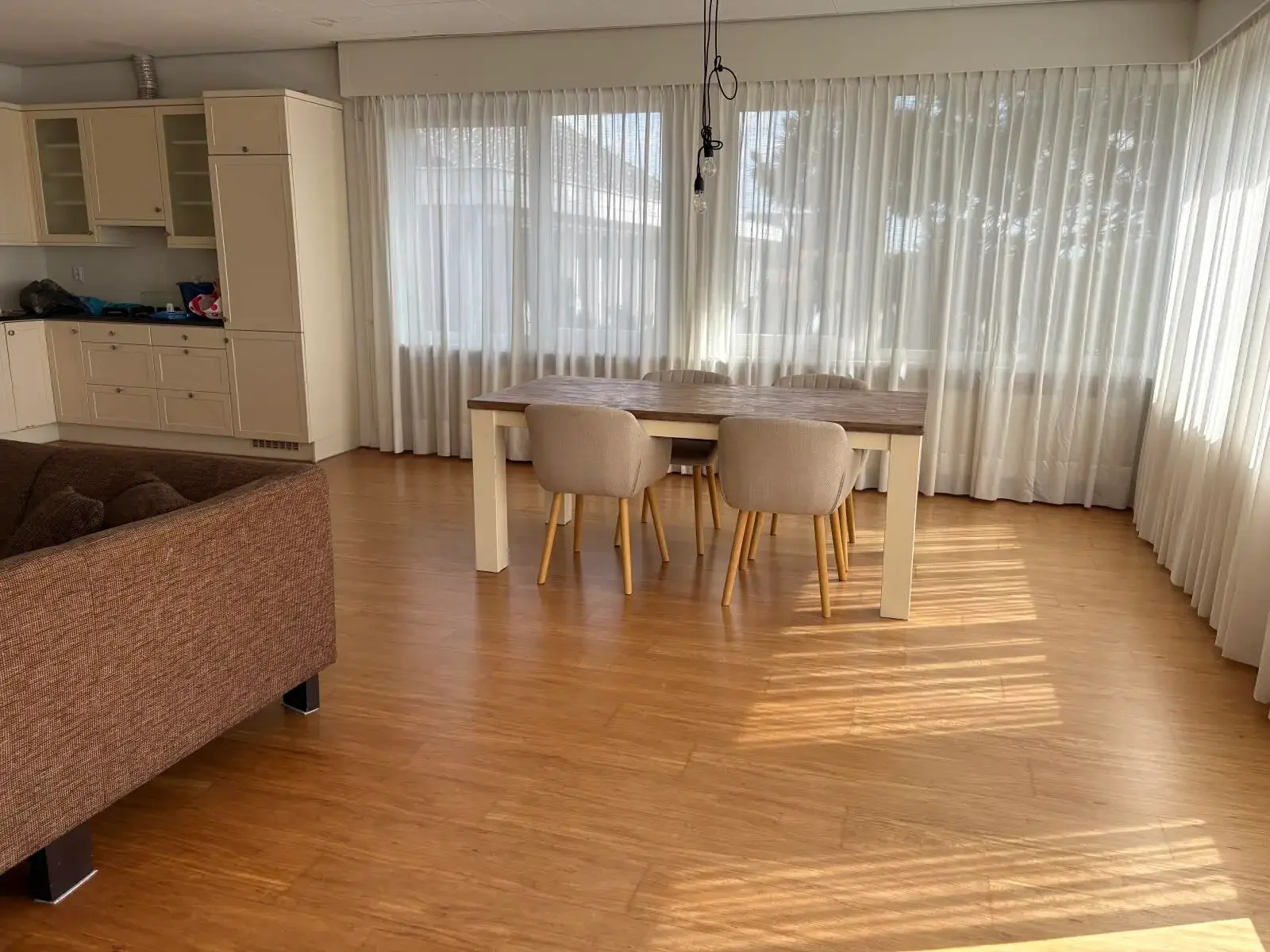 geblurde versie van de foto als achtergrond