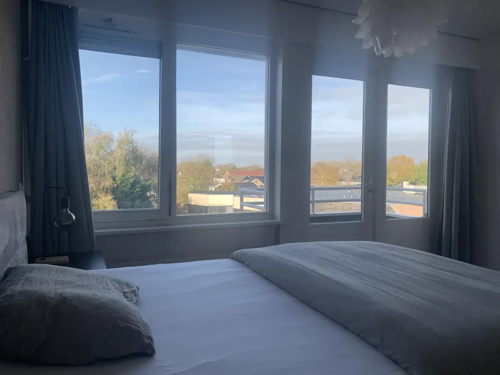 geblurde versie van de foto als achtergrond