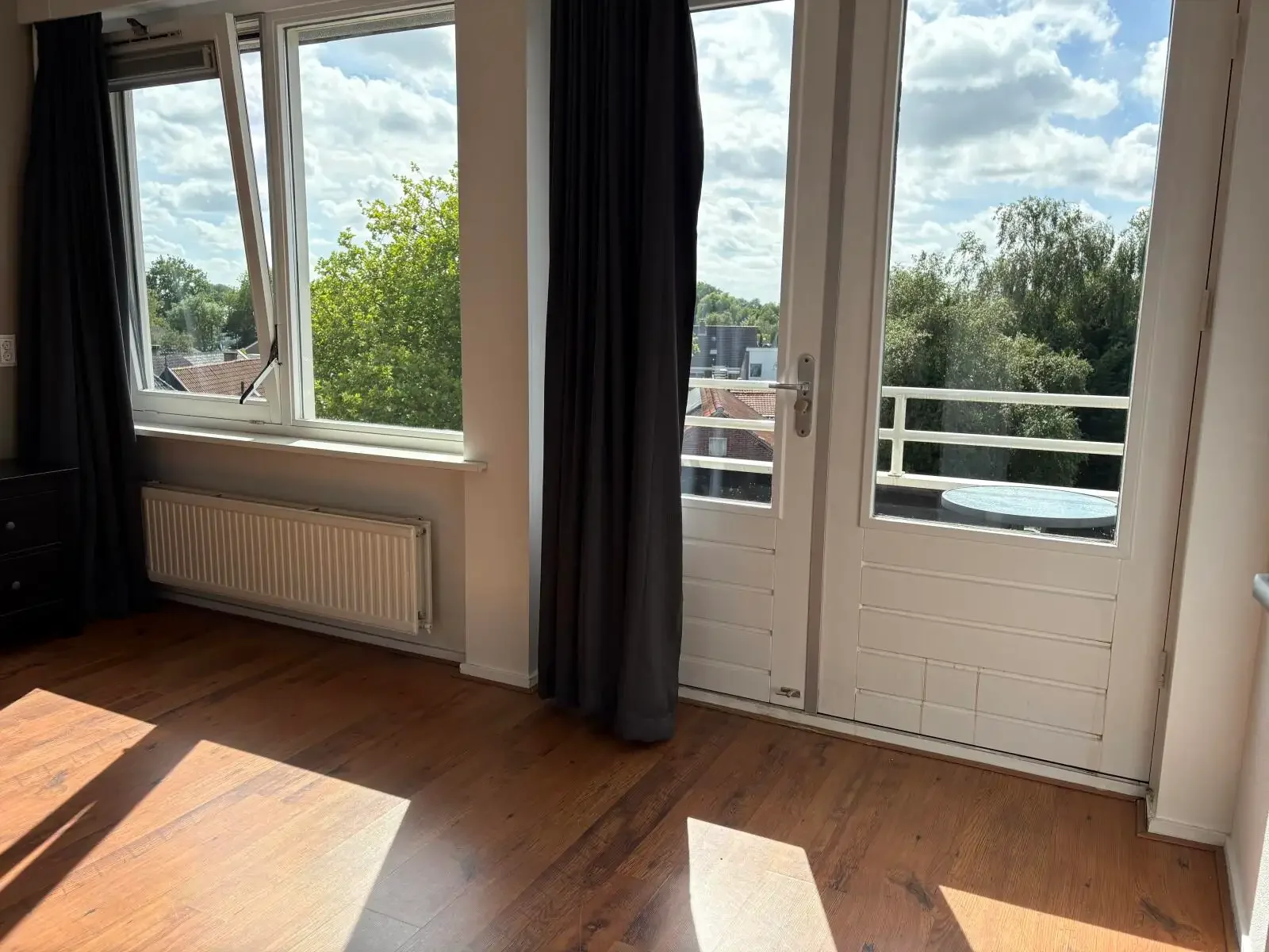 geblurde versie van de foto als achtergrond