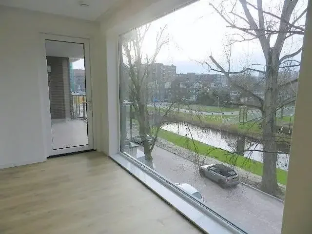 geblurde versie van de foto als achtergrond