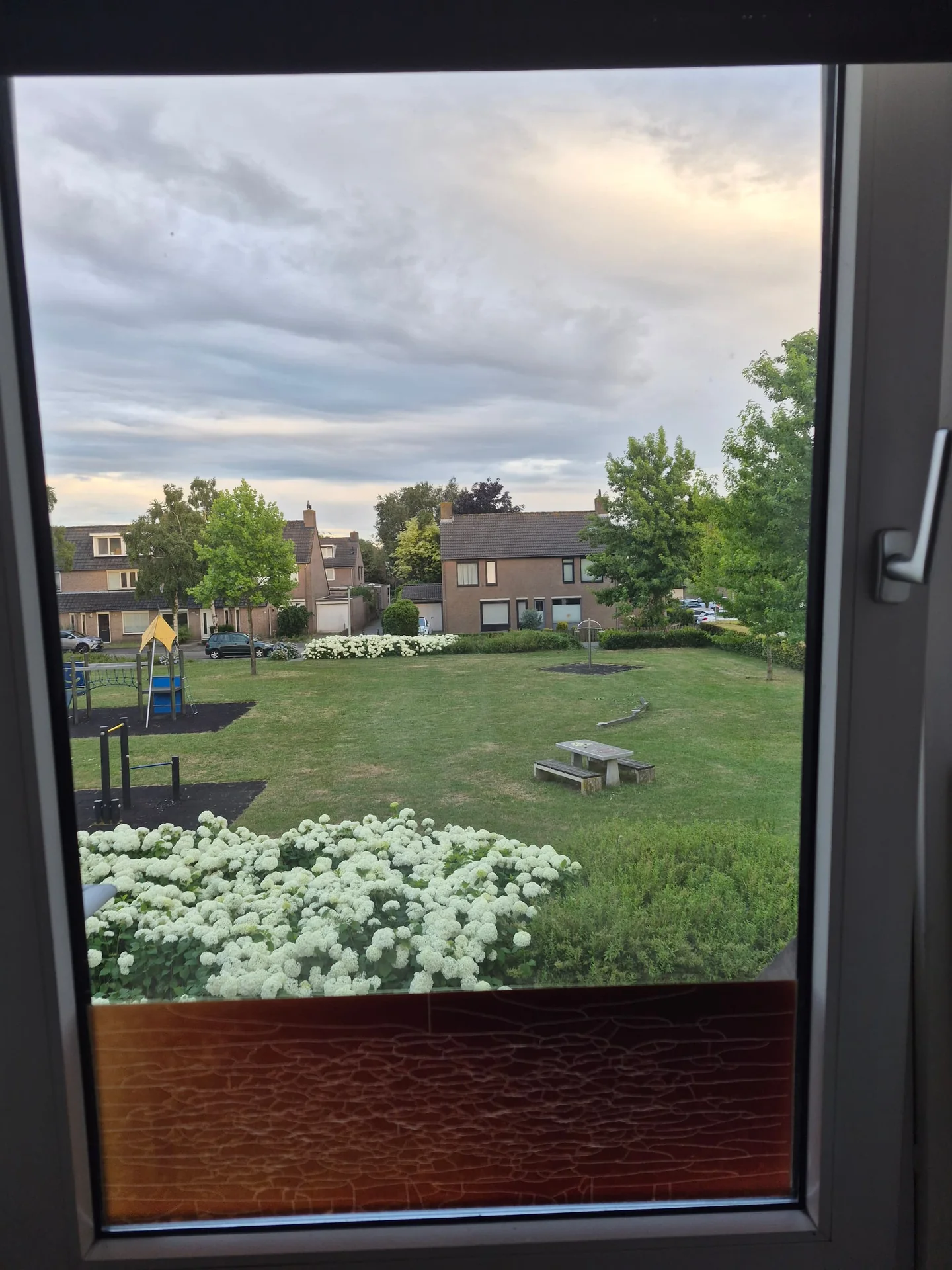 geblurde versie van de foto als achtergrond