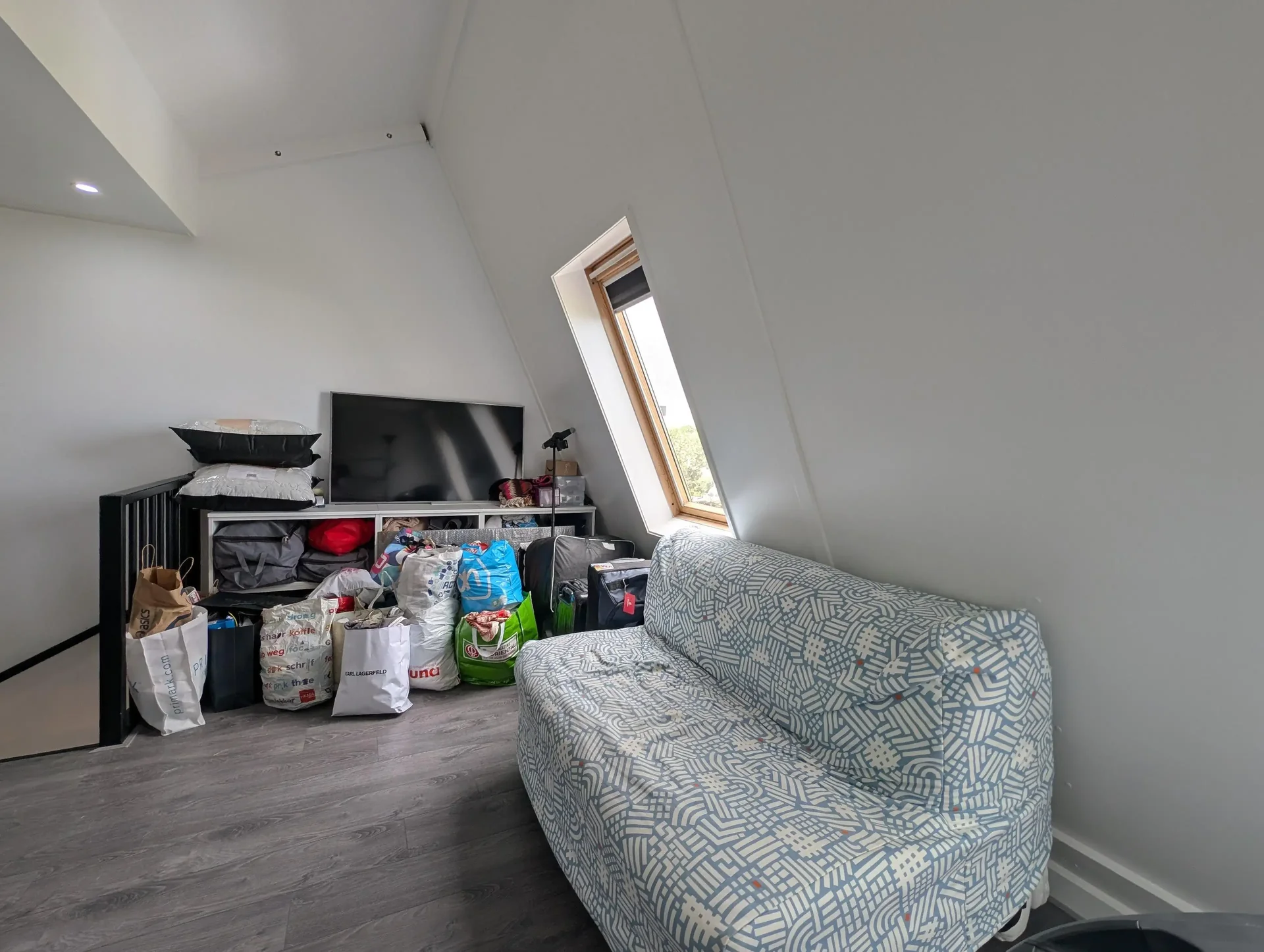 geblurde versie van de foto als achtergrond