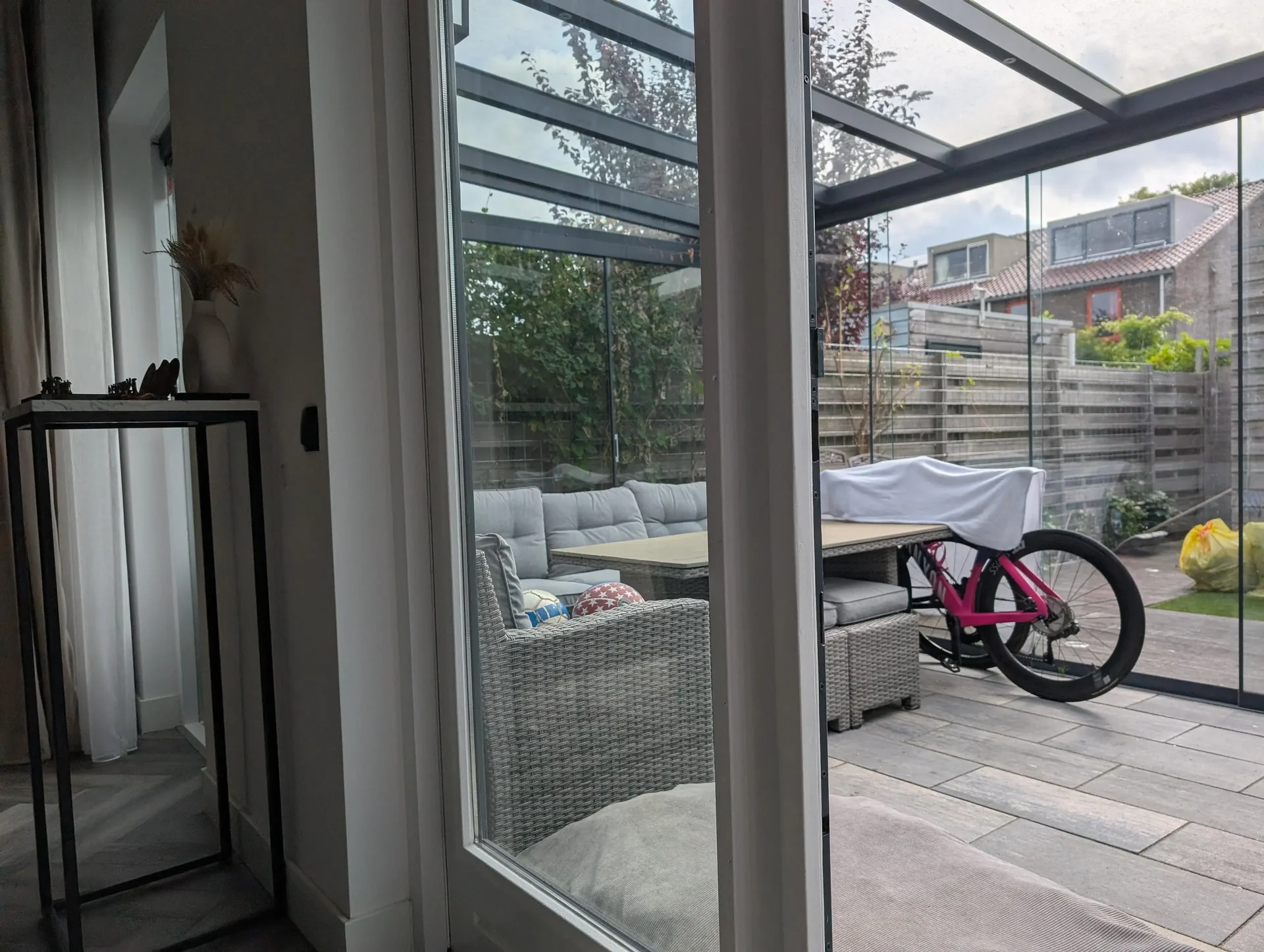 geblurde versie van de foto als achtergrond