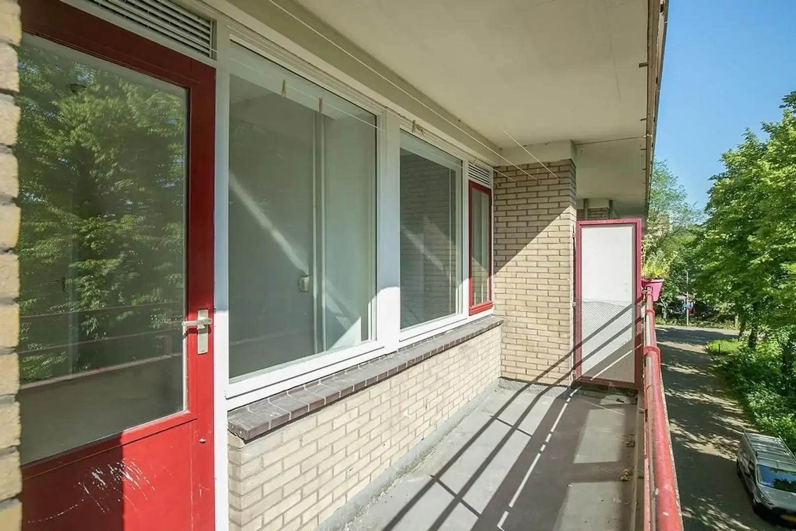 geblurde versie van de foto als achtergrond