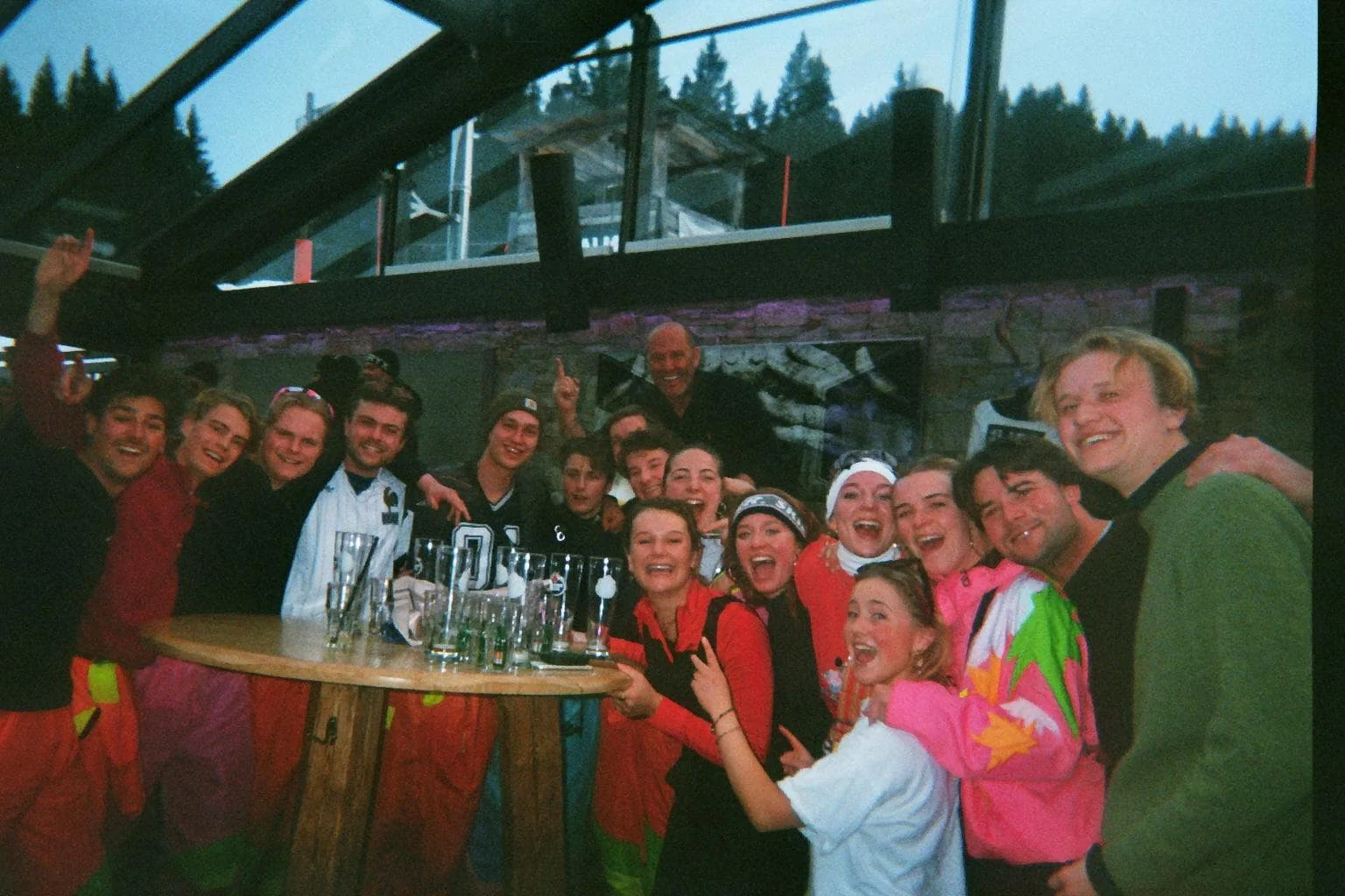 geblurde versie van de foto als achtergrond