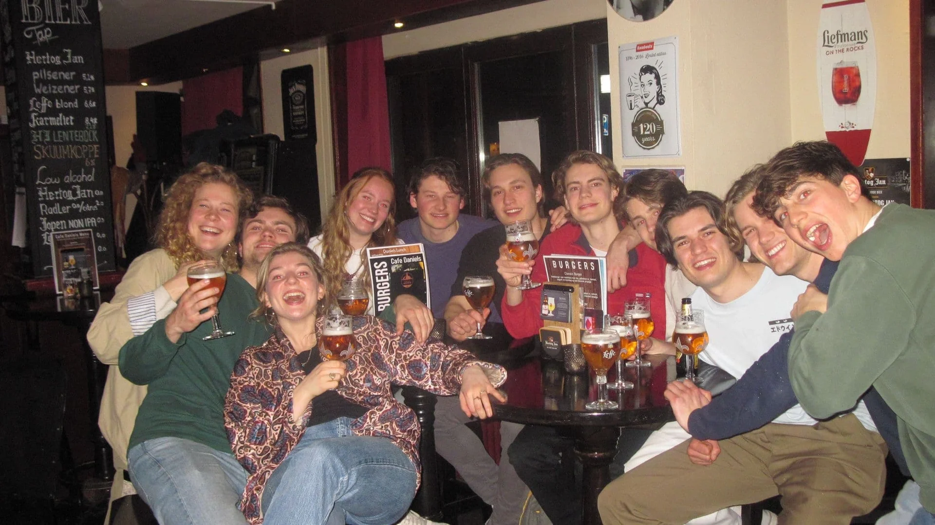 geblurde versie van de foto als achtergrond