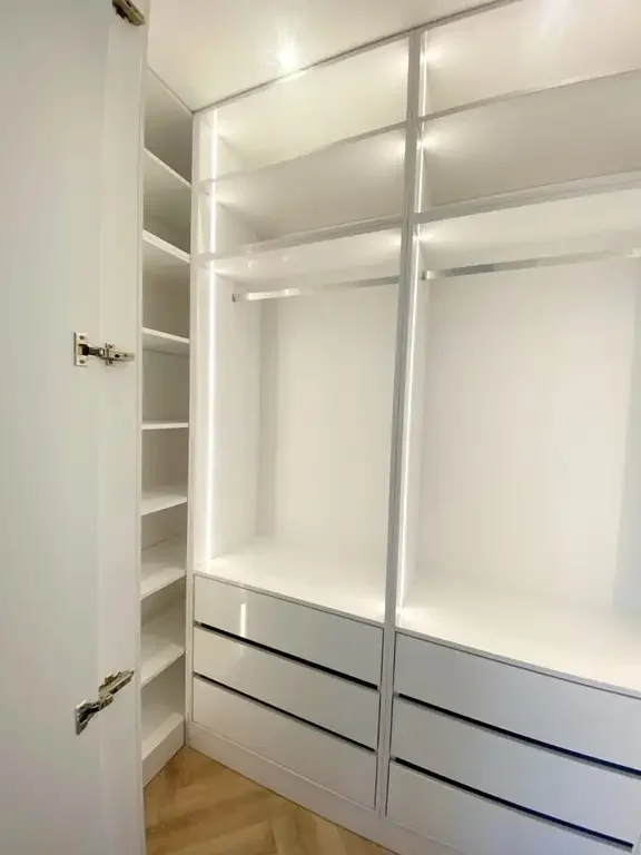 Foto van de Appartement gelegen aan de Hoofdweg in Hoofddorp