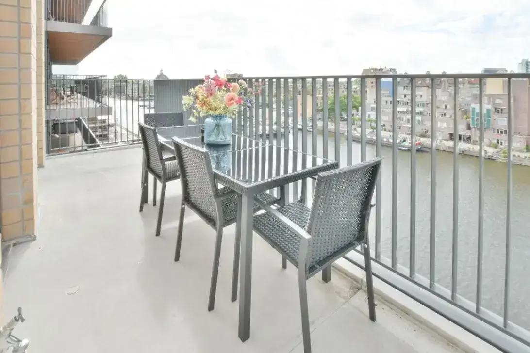 geblurde versie van de foto als achtergrond
