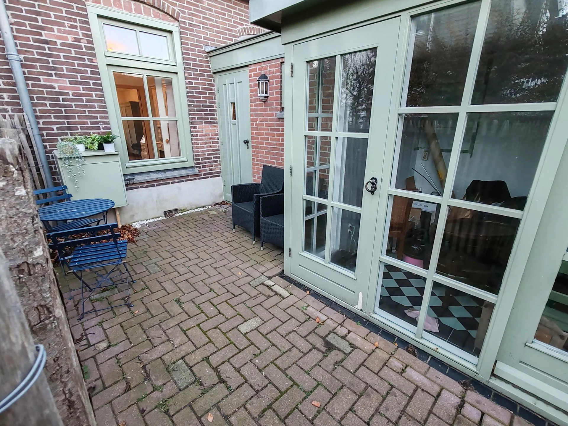 geblurde versie van de foto als achtergrond