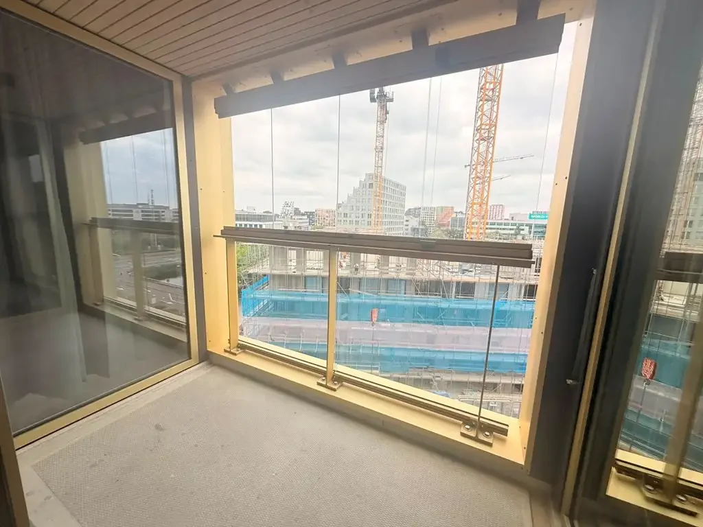 geblurde versie van de foto als achtergrond