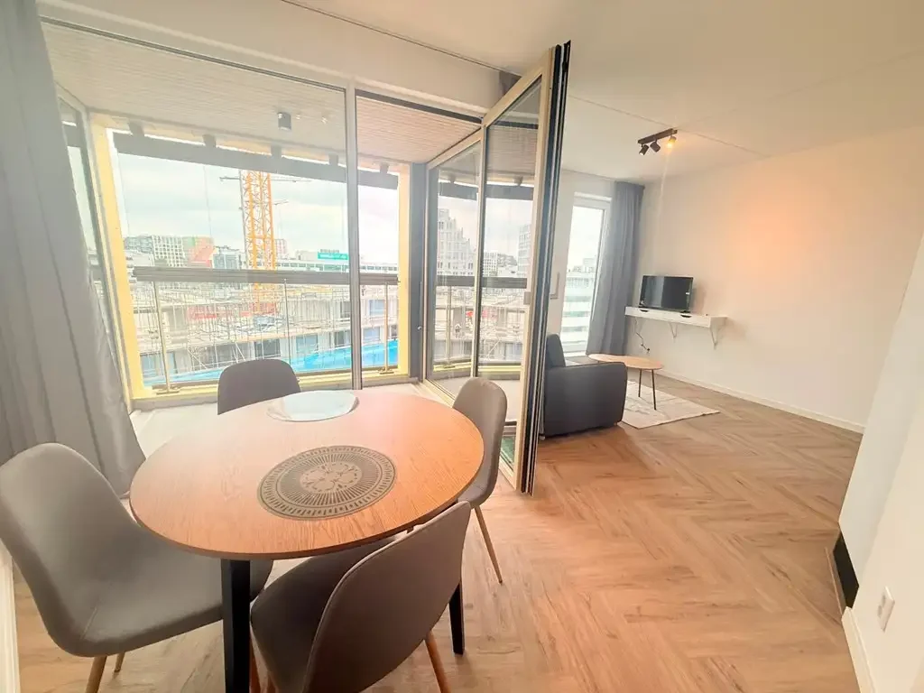 geblurde versie van de foto als achtergrond