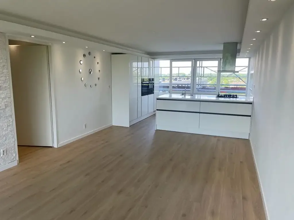 geblurde versie van de foto als achtergrond