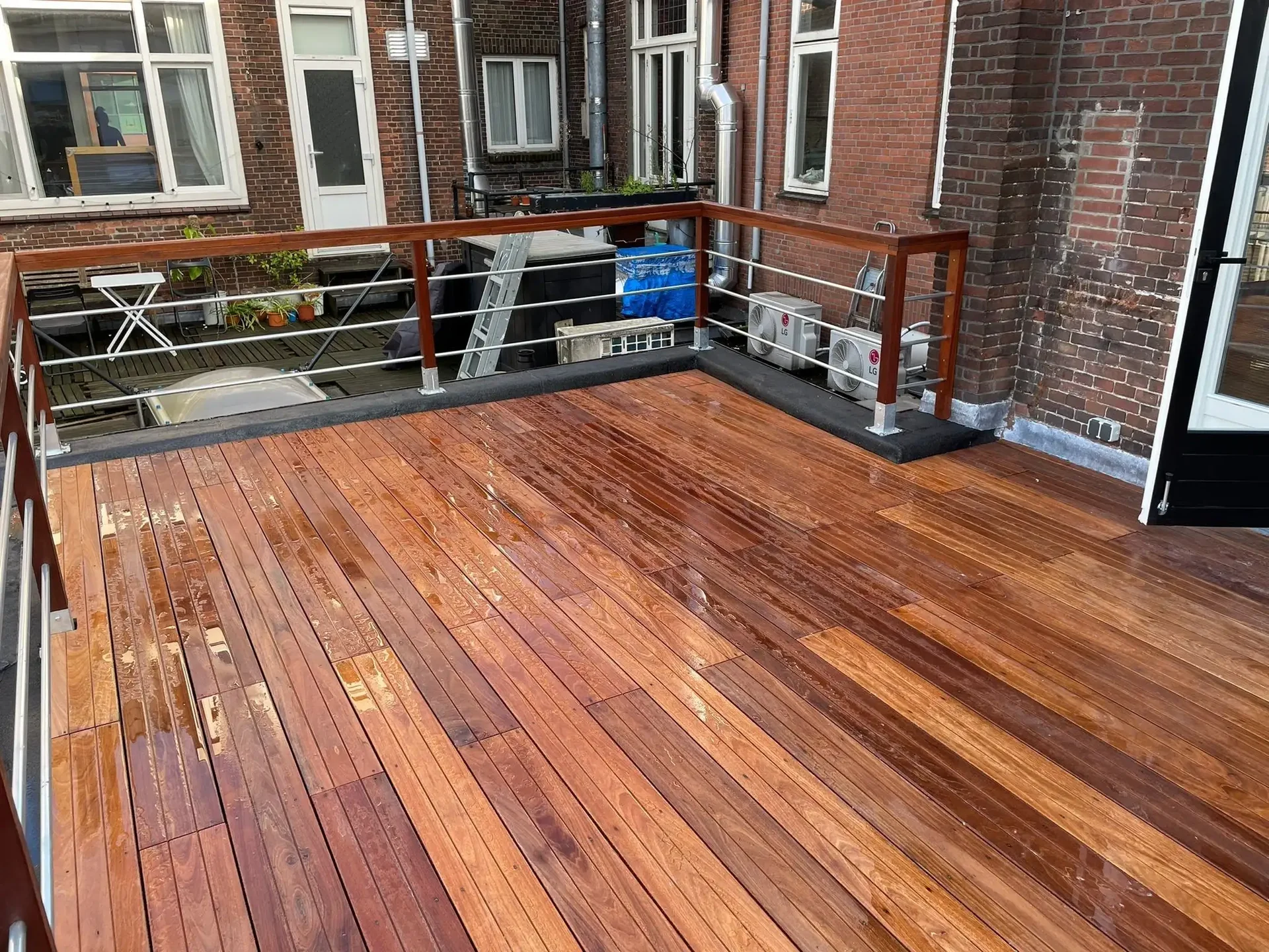 geblurde versie van de foto als achtergrond