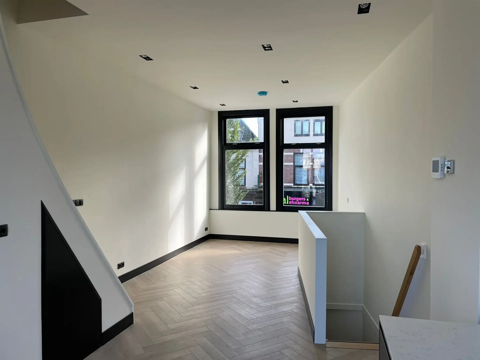 geblurde versie van de foto als achtergrond