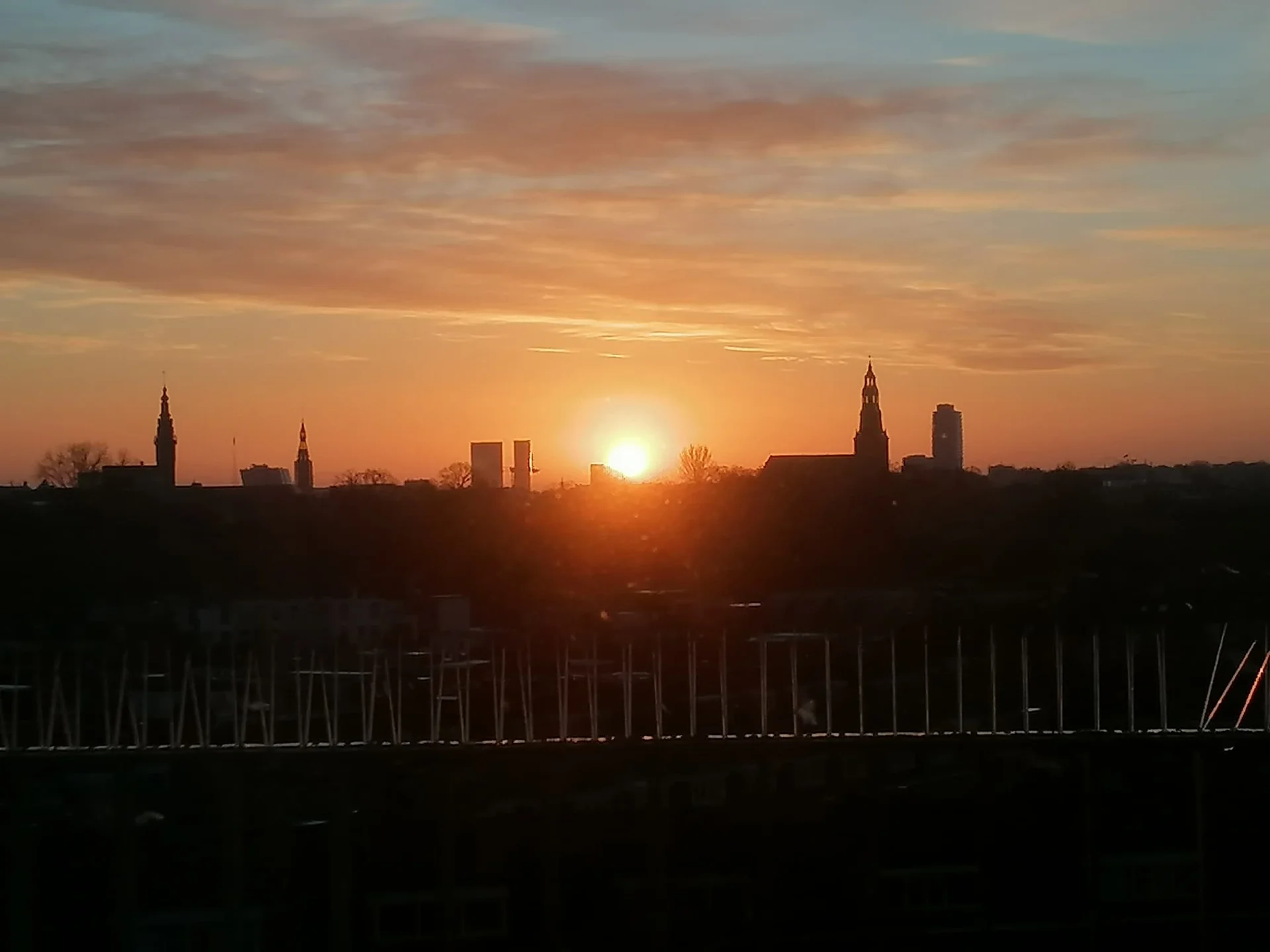 geblurde versie van de foto als achtergrond