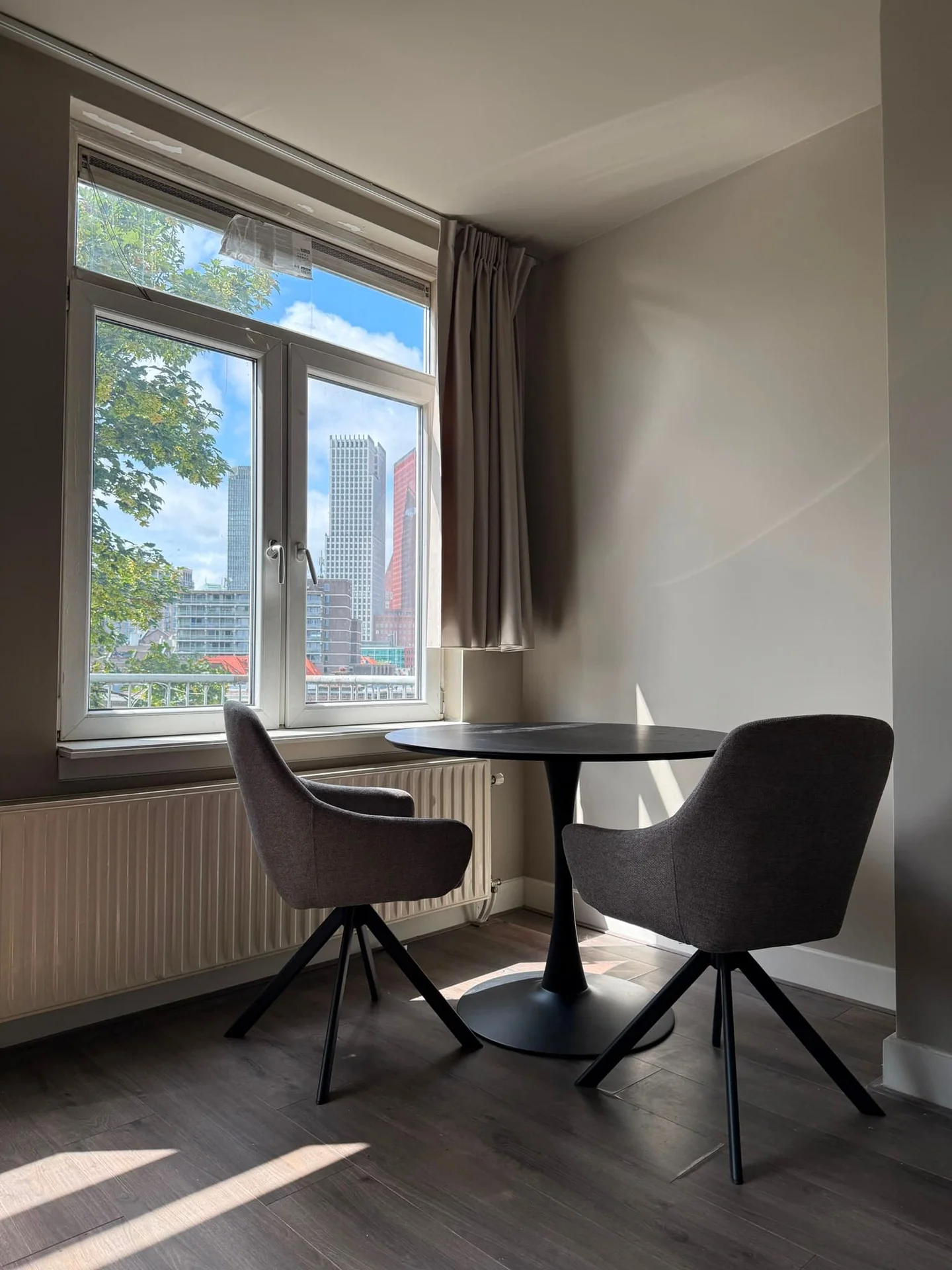 geblurde versie van de foto als achtergrond